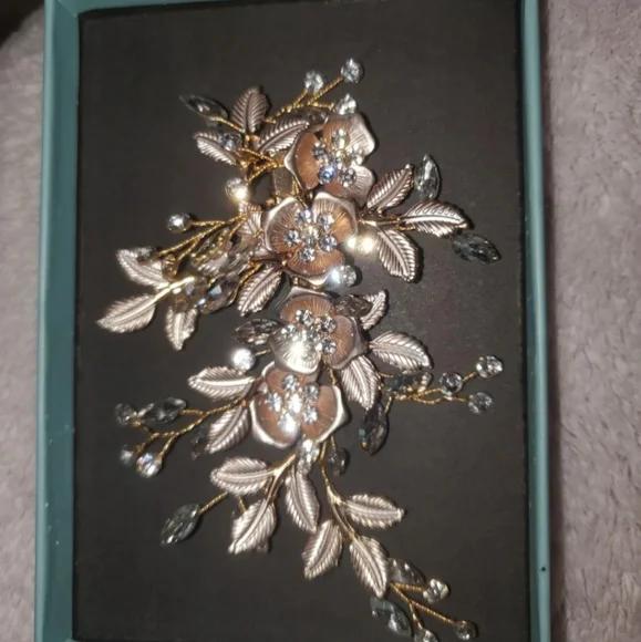 Rose Gold Floral Wedding Clip - Picture 6 of 7